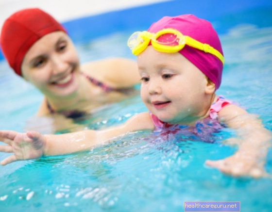 7 alasan baik untuk meletakkan bayi anda berenang