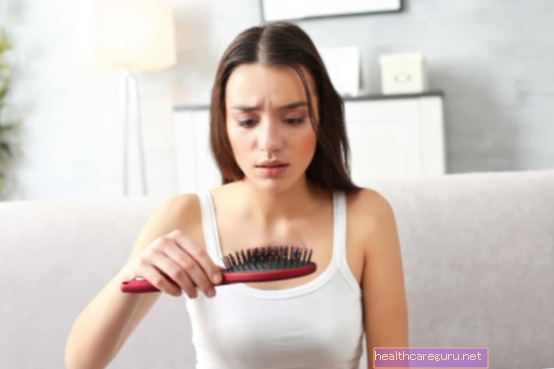 Vypadávání vlasů: 7 hlavních příčin a co dělat