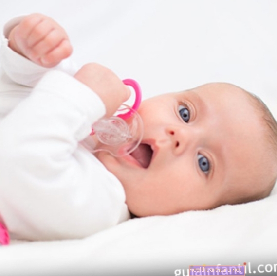 วิธีใช้จุกนมหลอกของทารก