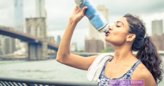 Minum air: sebelum atau selepas makan?