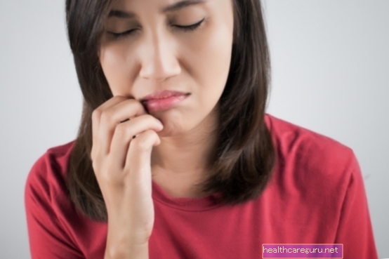 혀 통증 : 7 가지 주요 원인과 대처 방법