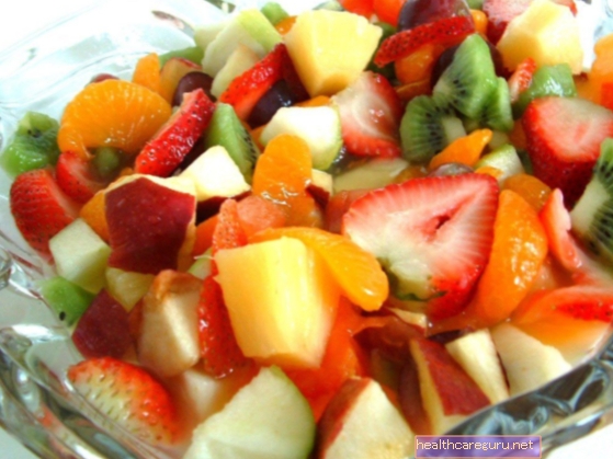 Kevyt hedelmäsalaatti laihtumiseen